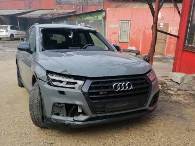 Audi SUV car broken front glass